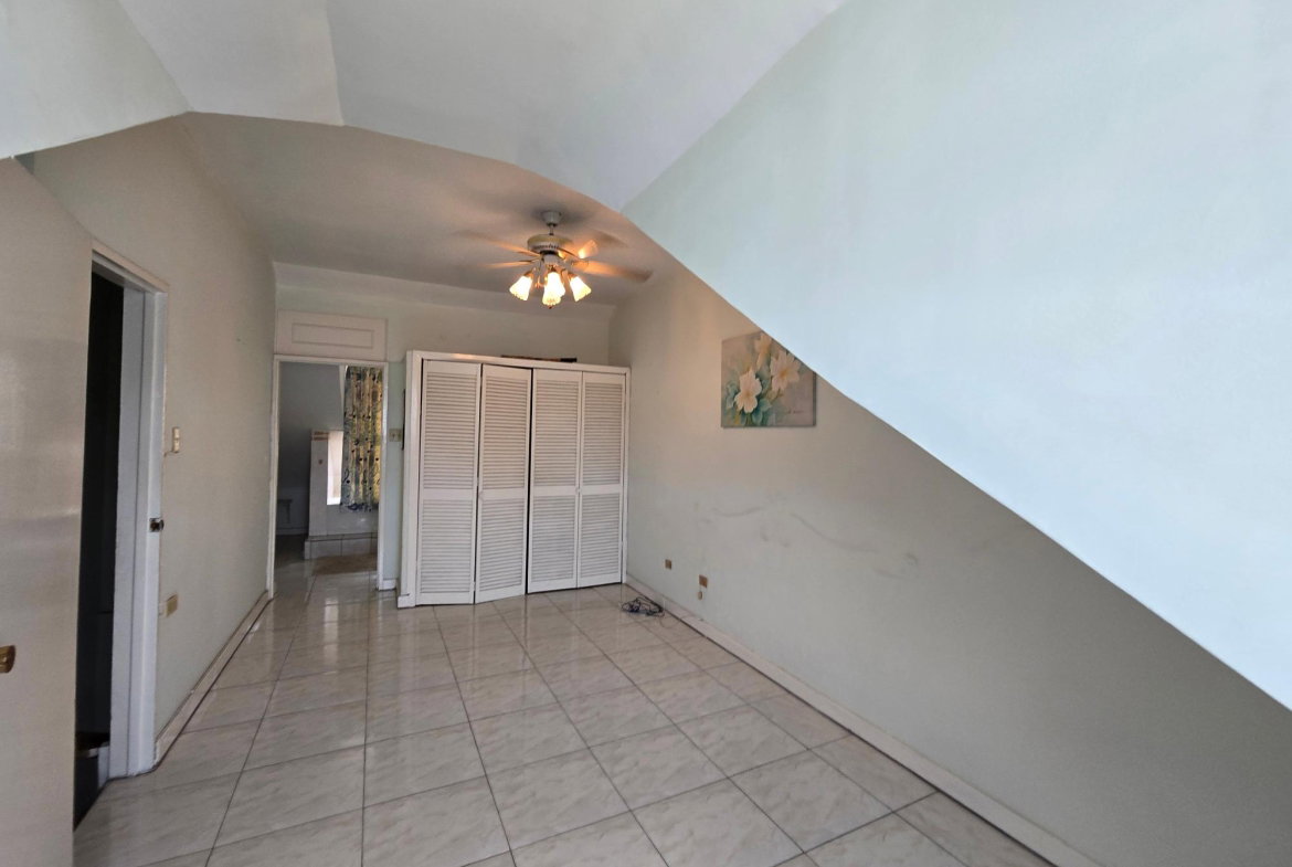 Ninth image of 3-1-3 Worthington Terrace in Kingston 5, St. Andrew, Jamaica - property is For Sale