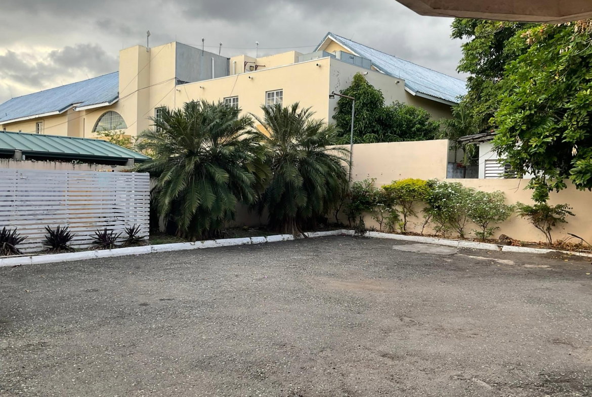 Twelfth image of 211-15 1/2 Kensington Crescent in Kingston 5, St. Andrew, Jamaica - property is For Sale
