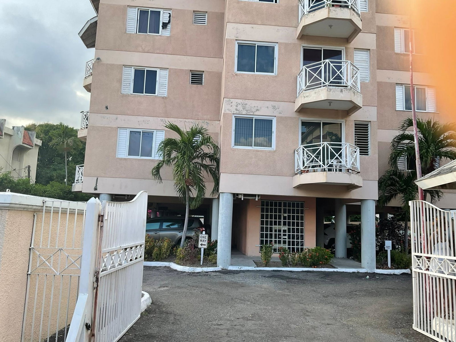 Charming-Studio-Apartment-for-Sale-in-St.-Andrew-Jamaica-–-Great-Investment-Opportunity Third image of 211-15 1/2 Kensington Crescent in Kingston 5, St. Andrew, Jamaica - property is For Sale