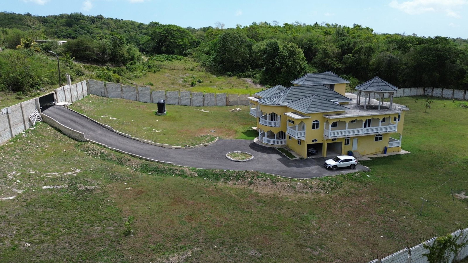 Second image of Content Adelphi in Adelphi, St. James, Jamaica - property is For Sale