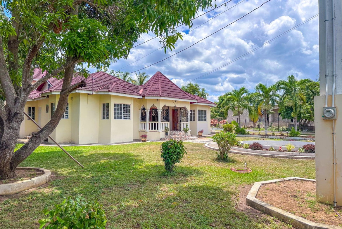 First image of 35 Mcgilchrist Pen in Osborne Store, Clarendon, Jamaica - property is For Rent