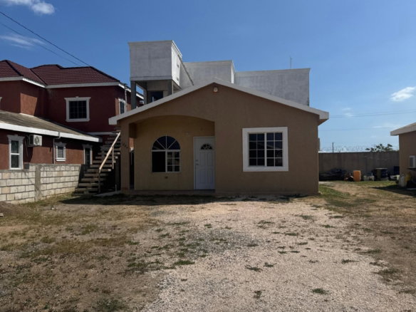 First image of 1084 Navy Crescent Phoenix Par in Greater Portmore, St. Catherine, Jamaica - property is For Rent