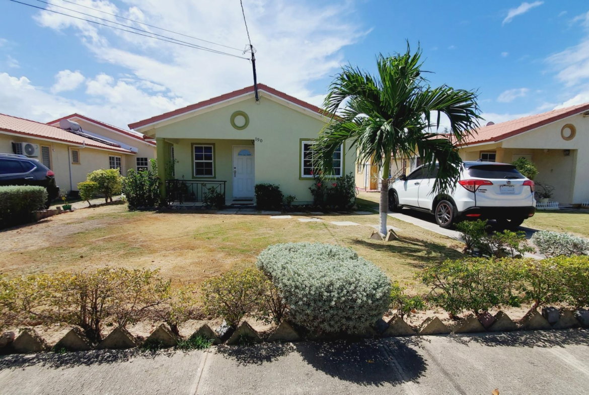 Second image of 190 Waverly Close in Portmore Country Club, St. Catherine, Jamaica - property is For Rent