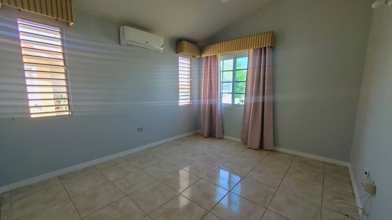 Fourteenth image of 190 Waverly Close in Portmore Country Club, St. Catherine, Jamaica - property is For Rent