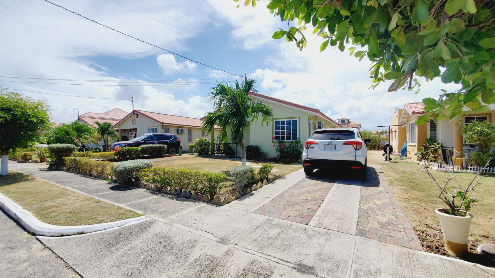 Third image of 190 Waverly Close in Portmore Country Club, St. Catherine, Jamaica - property is For Rent