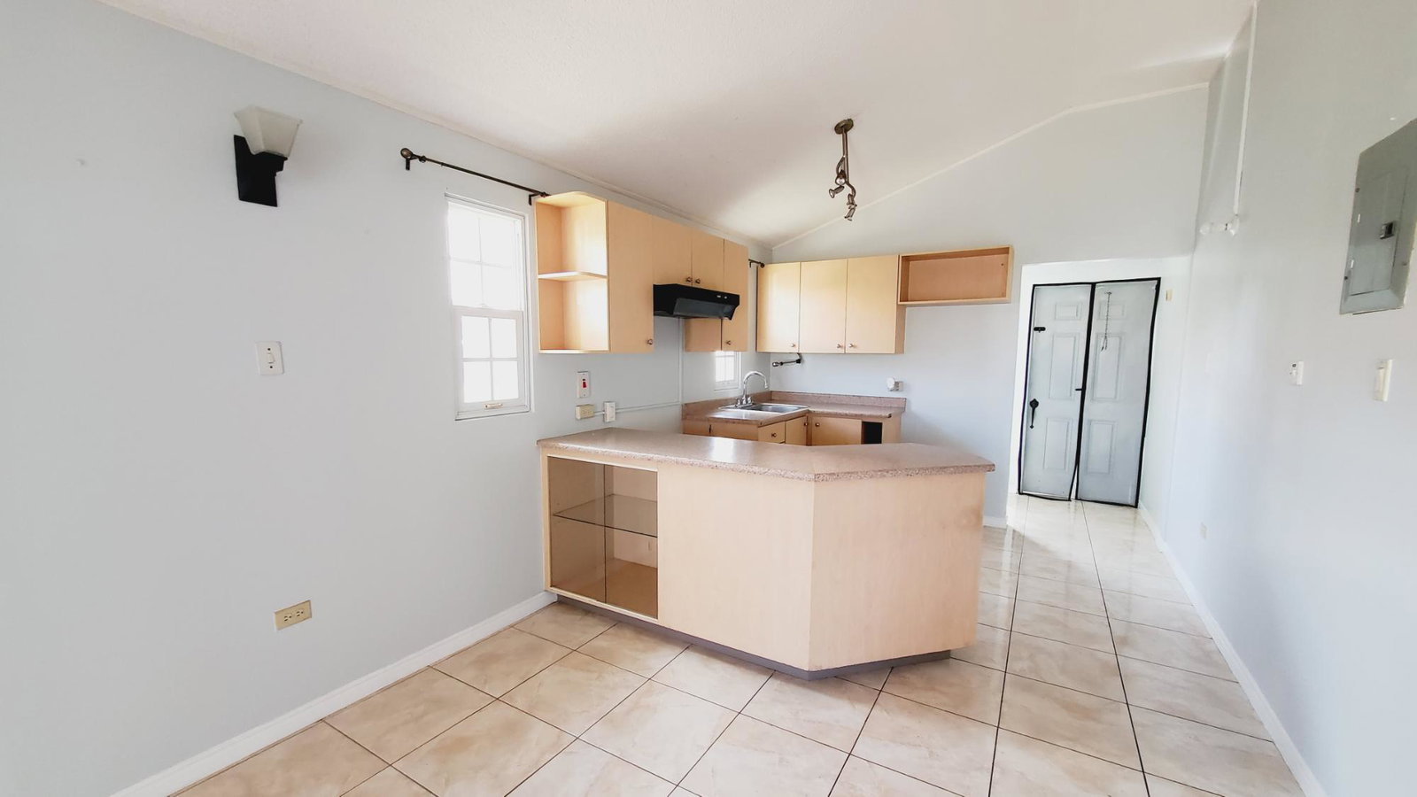 Eighth image of 190 Waverly Close in Portmore Country Club, St. Catherine, Jamaica - property is For Rent