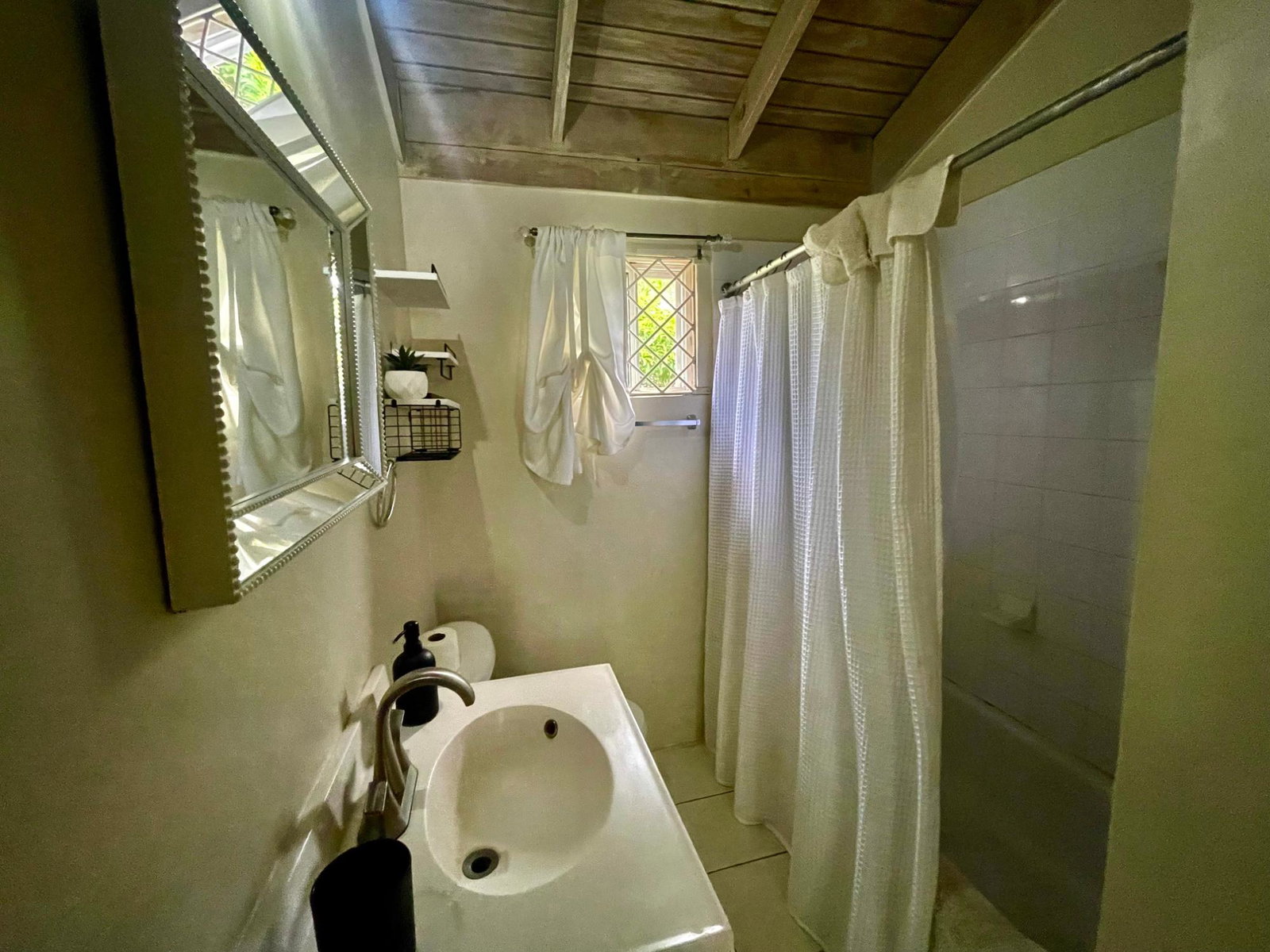 Eighth image of 1258 Bogue Village in Bogue, St. James, Jamaica - property is For Sale