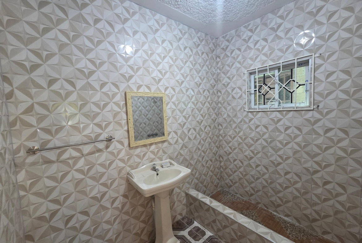 Eleventh image of 3 King Street Linstead in Linstead, St. Catherine, Jamaica - property is For Rent