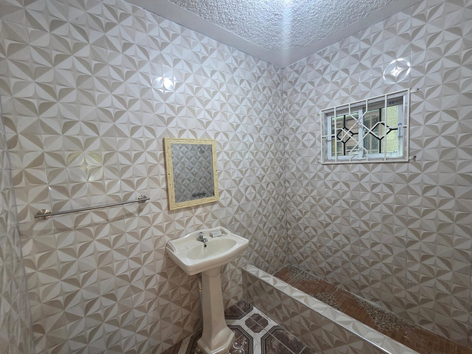 3-Bedroom-House-for-Rent-in-Linstead-St.-Catherine-Spacious-Family-Home Eleventh image of 3 King Street Linstead in Linstead, St. Catherine, Jamaica - property is For Rent