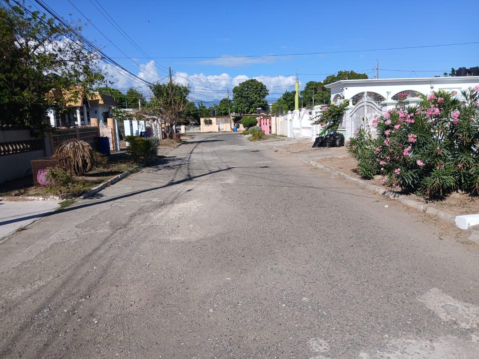 Second image of 6 Almond Close, Portmore pi in Naggo Head, St. Catherine, Jamaica - property is For Rent