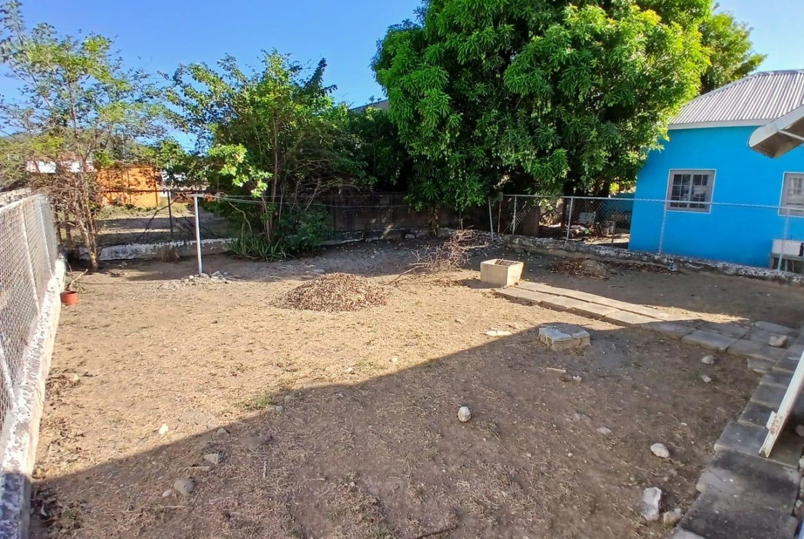 Nineteenth image of 6 Almond Close, Portmore pi in Naggo Head, St. Catherine, Jamaica - property is For Rent