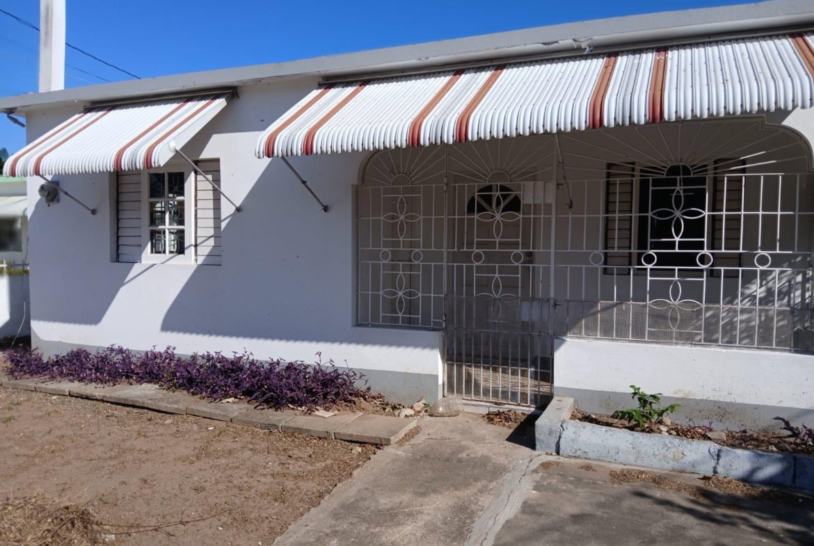 Fourth image of 6 Almond Close, Portmore pi in Naggo Head, St. Catherine, Jamaica - property is For Rent