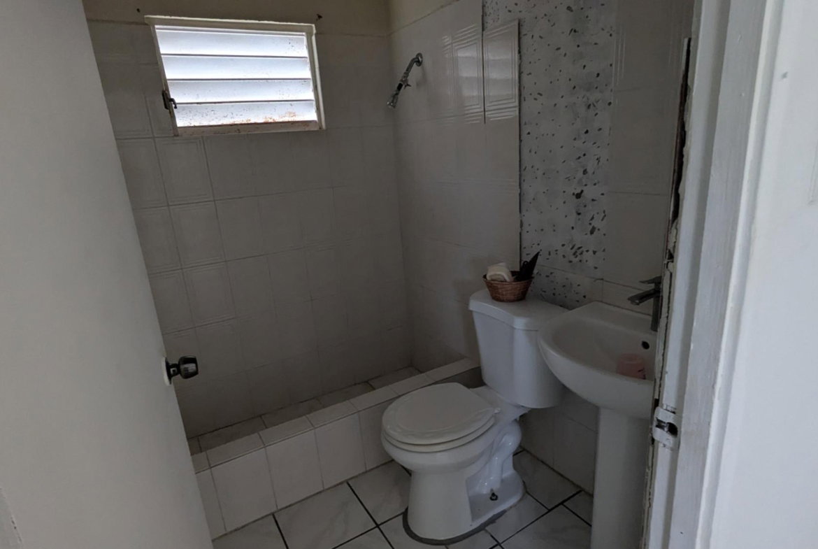 Fourth image of 268 Claremont Close in Claremont, St. Catherine, Jamaica - property is For Sale
