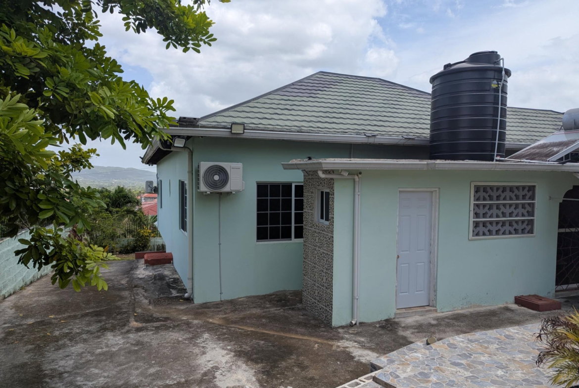 Seventh image of Olive Park, Santa Cruz in Santa Cruz, St. Elizabeth, Jamaica - property is For Sale