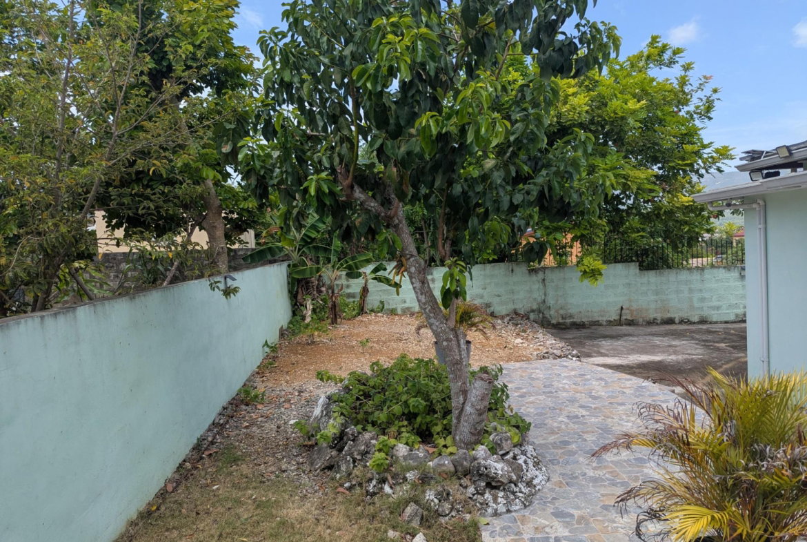 Eighth image of Olive Park, Santa Cruz in Santa Cruz, St. Elizabeth, Jamaica - property is For Sale