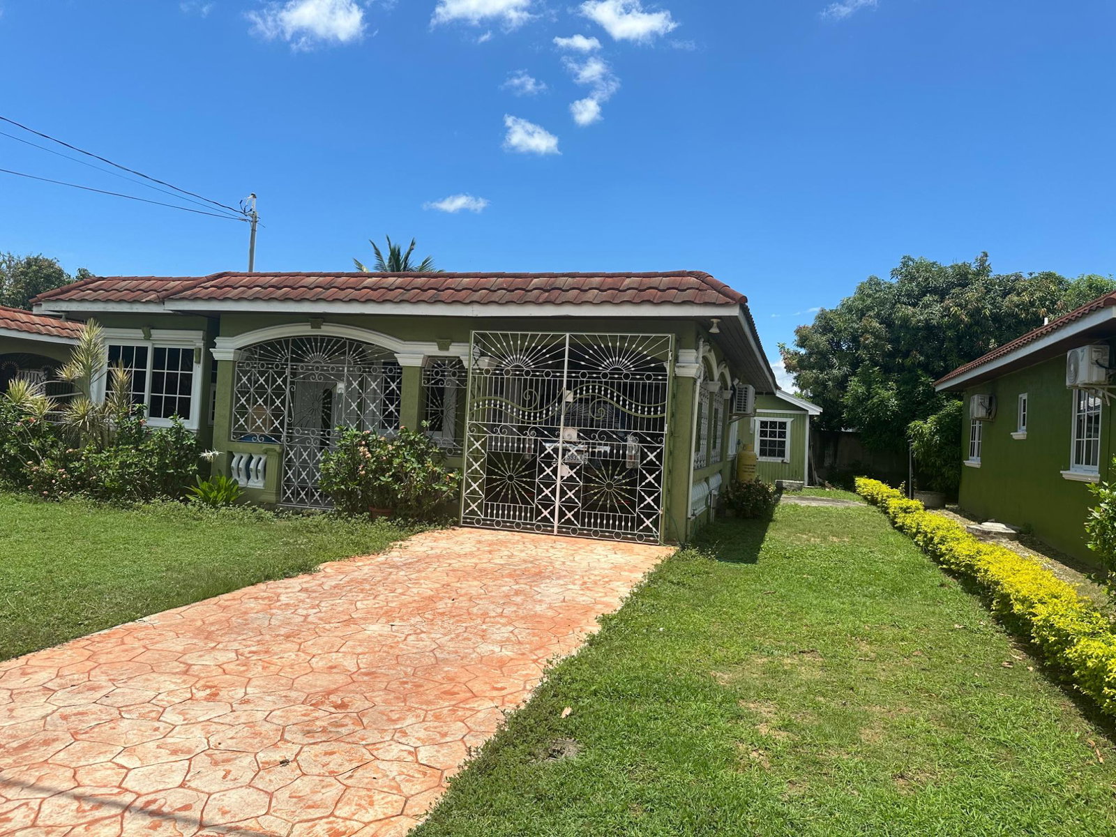 3-Bedroom-House-for-Sale-in-Seville-Meadows-St.-Catherine-Jamaica Second image of 10 Seville Meadows in Spanish Town, St. Catherine, Jamaica - property is For Sale