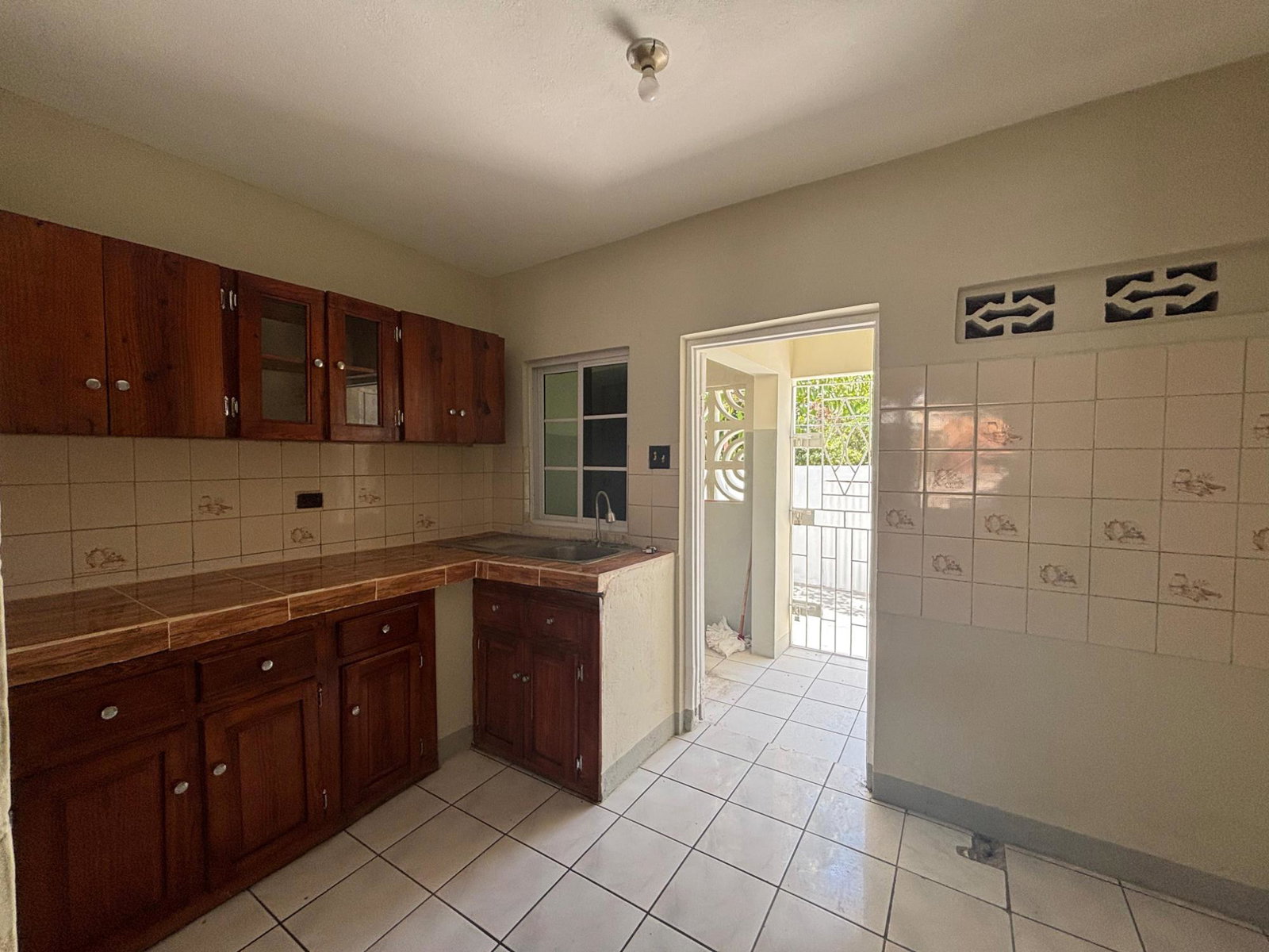 Fourteenth image of 184 Parkside Boulevard, Westm in Bridgeport, St. Catherine, Jamaica - property is For Rent