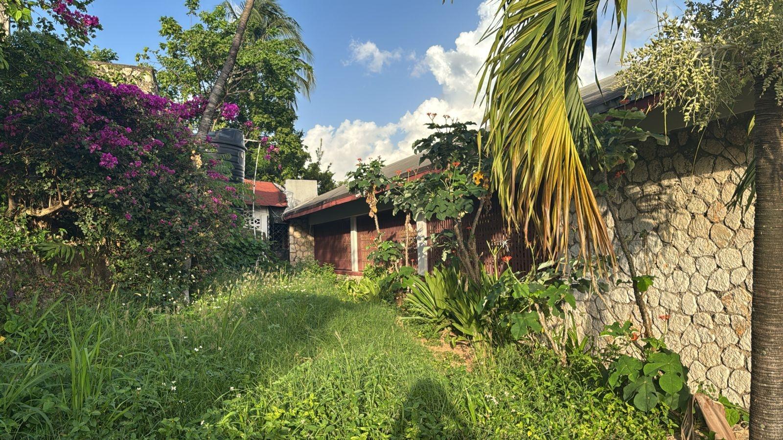 5-Bedroom-House-for-Sale-in-East-Armour-Heights-Kingston-St.-Andrew Fifth image of 71 East Armour Heights, Kgn in Kingston 8, St. Andrew, Jamaica - property is For Sale