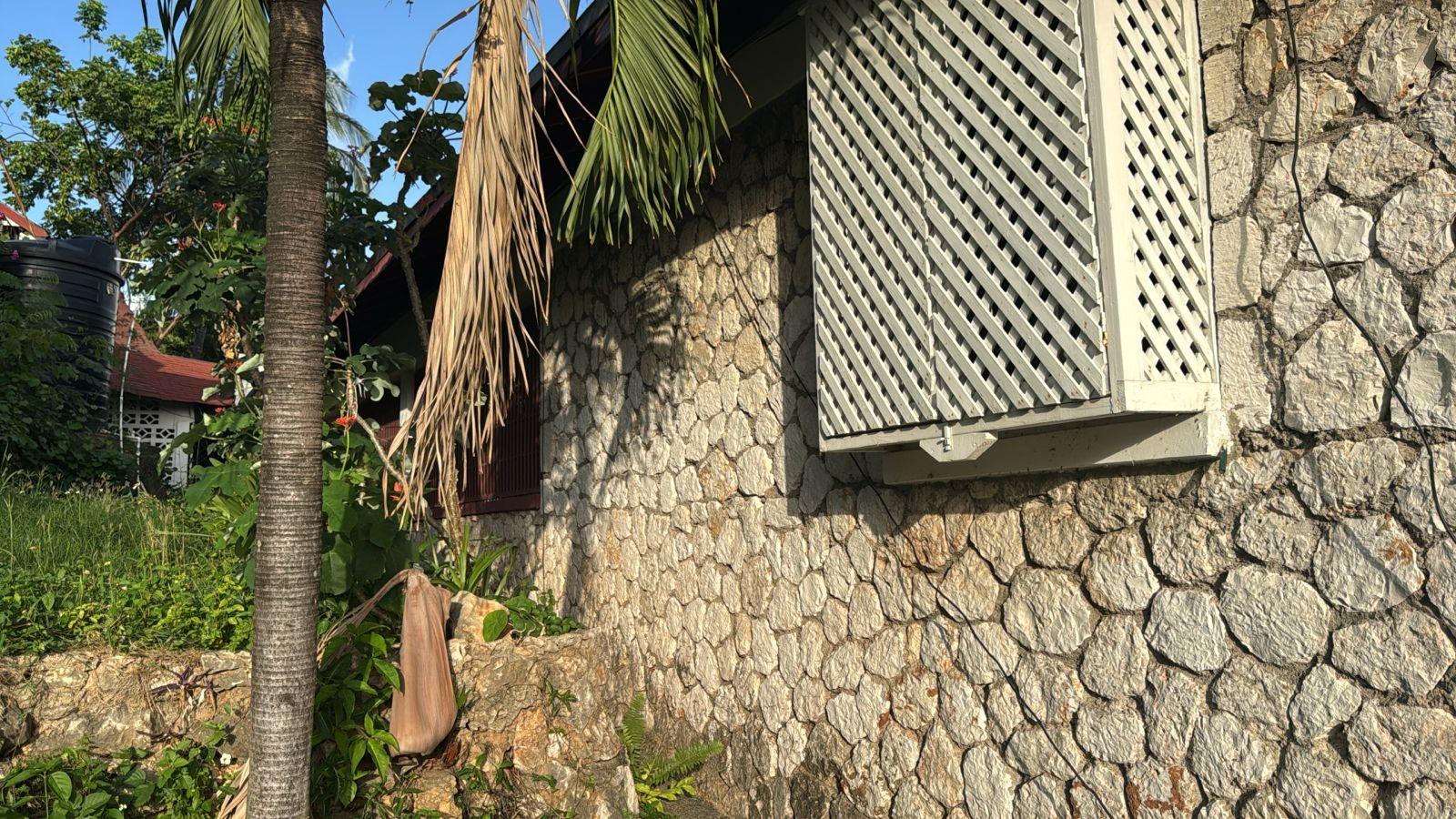 5-Bedroom-House-for-Sale-in-East-Armour-Heights-Kingston-St.-Andrew Sixth image of 71 East Armour Heights, Kgn in Kingston 8, St. Andrew, Jamaica - property is For Sale