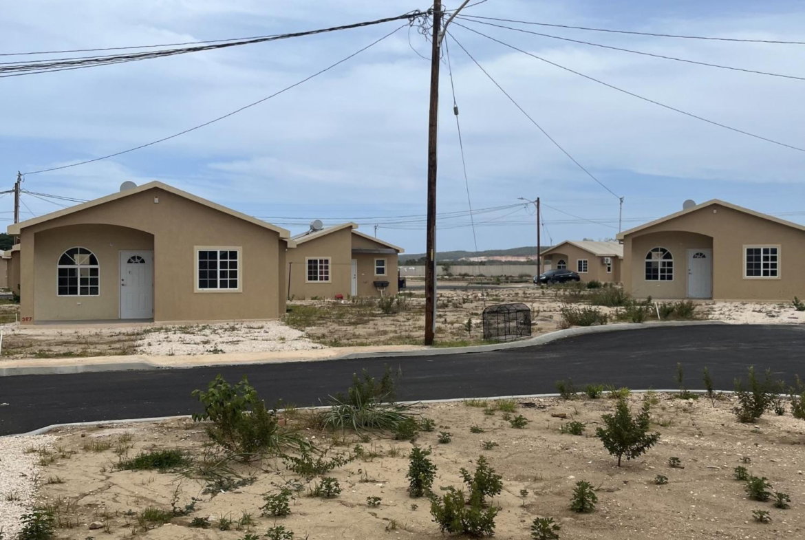 Third image of 362 Blk e Phoenix Village Park 2 ph in Phoenix Park, St. Catherine, Jamaica - property is For Rent