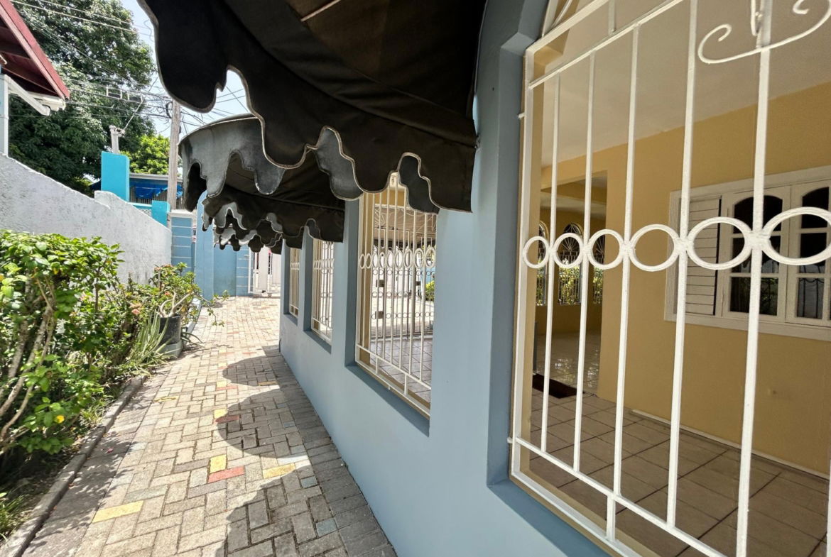 Seventh image of 25 Bronx Avenue in Kingston 6, St. Andrew, Jamaica - property is For Sale