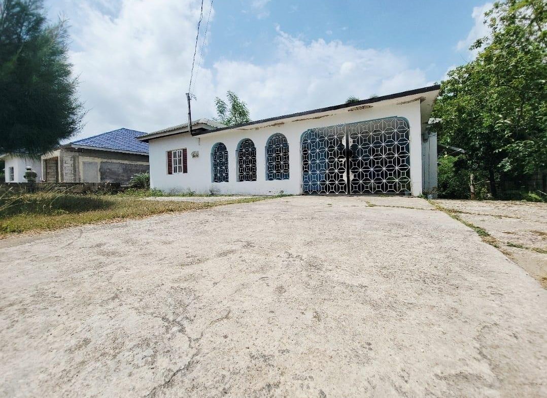 Fourth image of Avondale Drive in Spanish Town, St. Catherine, Jamaica - property is For Sale
