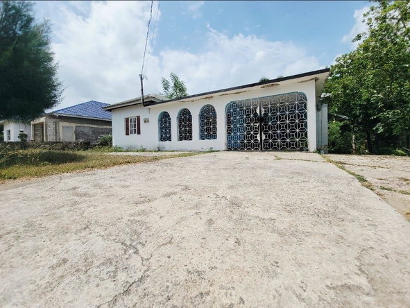 Fourth image of Avondale Drive in Spanish Town, St. Catherine, Jamaica - property is For Sale