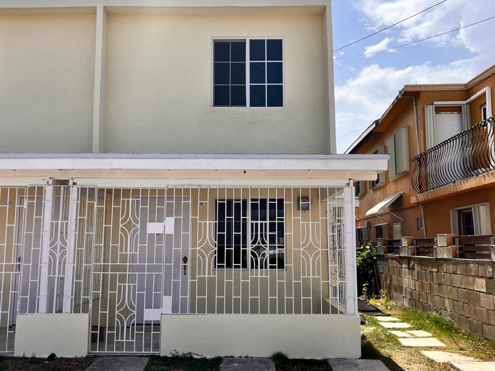 Charming-3-Bedroom-Townhouse-for-Sale-in-Bridgeview-Portmore-St.-Catherine Second image of 223 Lignum Vitae Close in Bridgeview, St. Catherine, Jamaica - property is For Sale