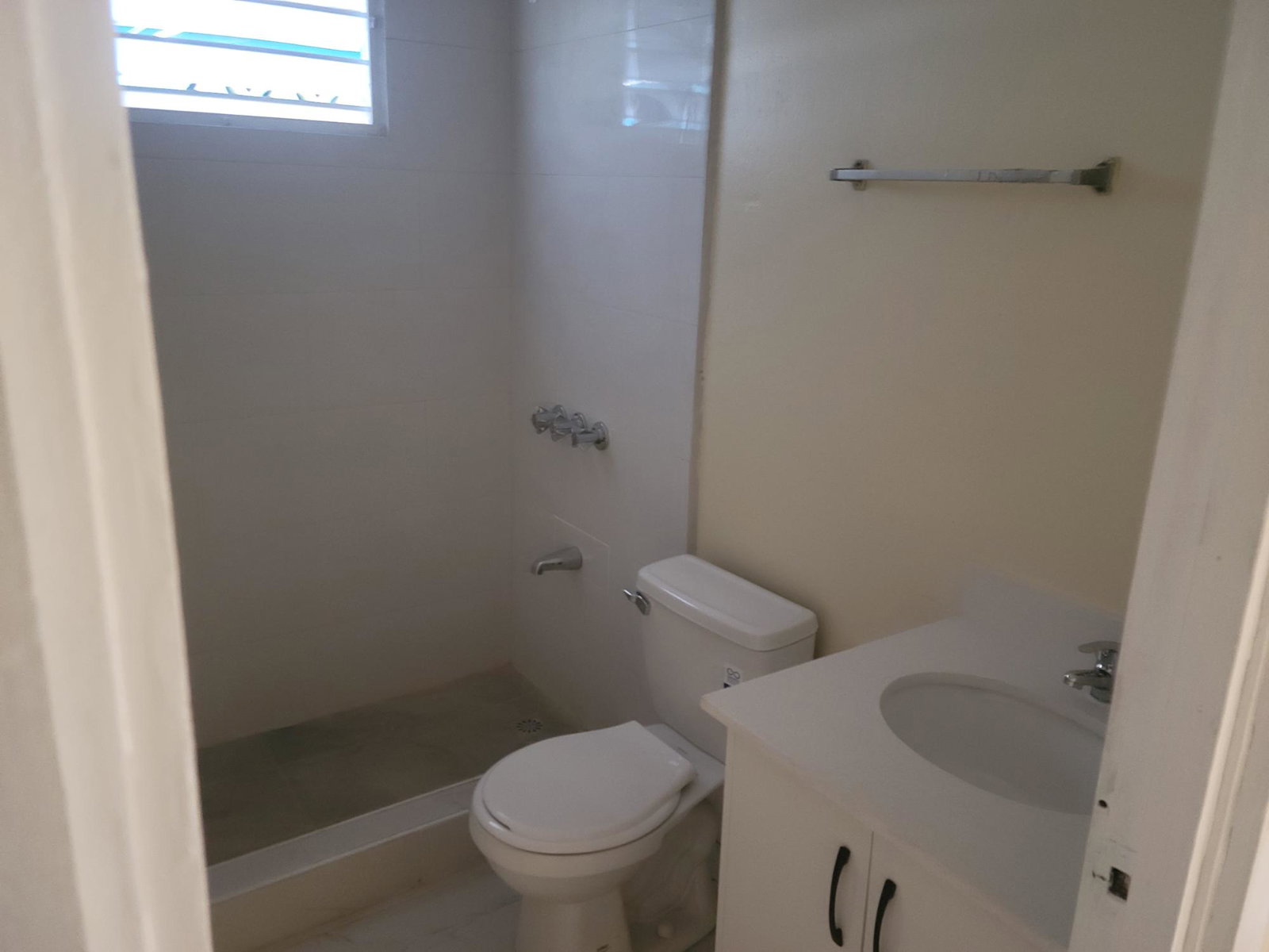 Sixteenth image of 8 Thant Crescent, Bridgepor in Bridgeport, St. Catherine, Jamaica - property is For Sale