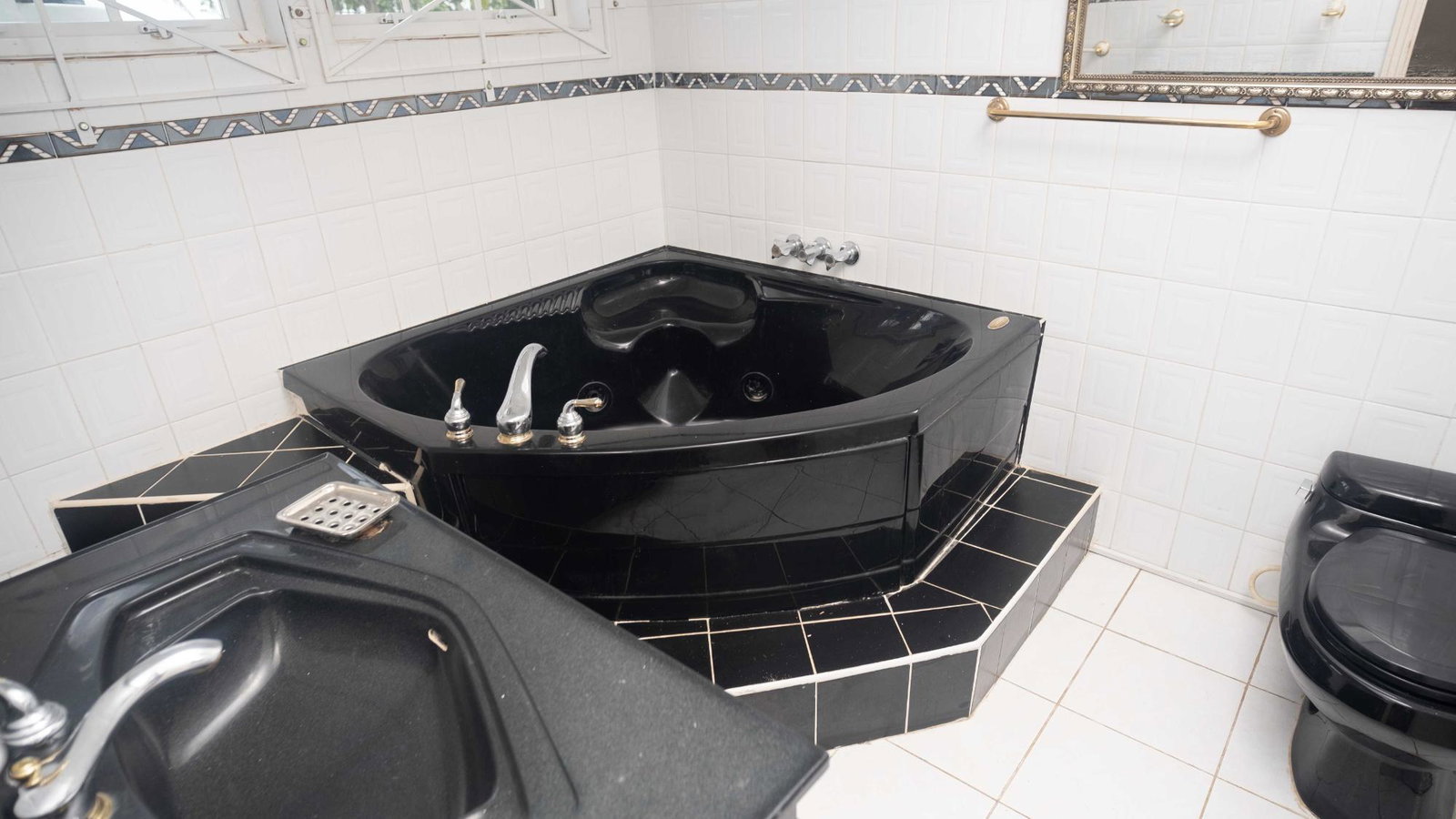 Elegant-5-Bedroom-House-for-Sale-in-Ingleside-Mandeville-Jamaica Twelfth image of Lot 98, 10 Reservoir Heights, Ingles in Mandeville, Manchester, Jamaica - property is For Sale