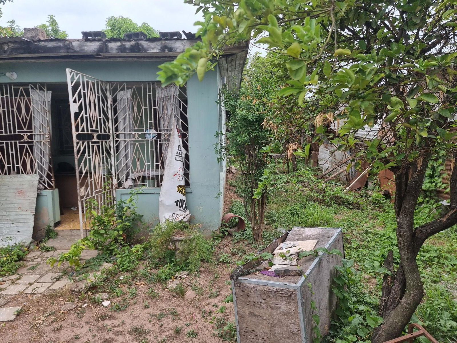 Fixer-Upper-House-for-Sale-in-Kingston-11-Balmagie-Avenue-St.-Andrew Fifth image of 34 Balmagie, Lot 150 Penwood in Kingston 11, St. Andrew, Jamaica - property is For Sale