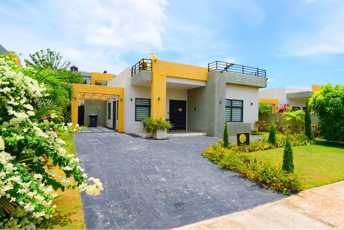 First image of 83- Pyramid Point in Ocho Rios, St. Ann, Jamaica - property is For Rent