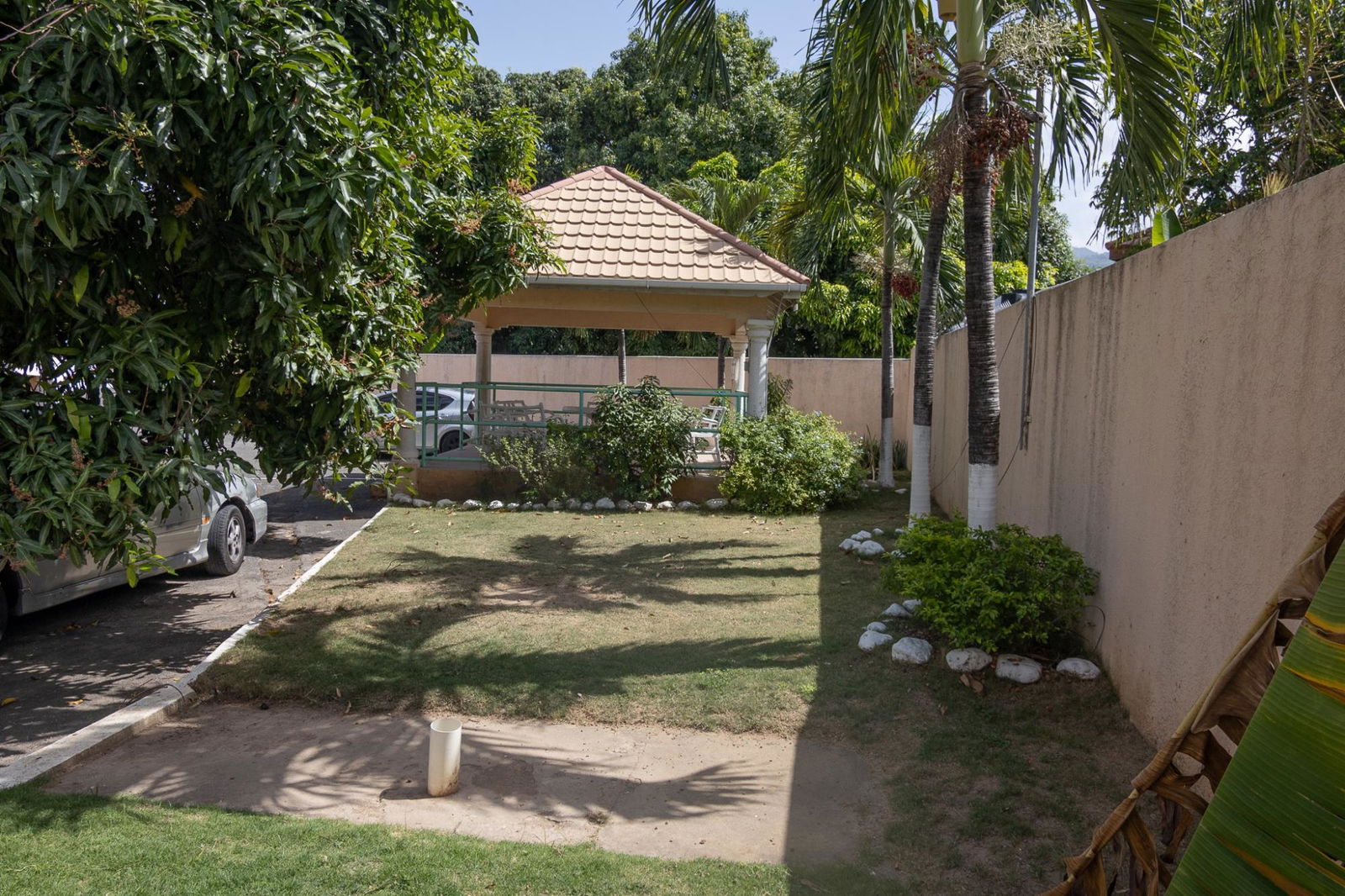 Furnished-2-Bedroom-Apartment-for-Sale-in-Kingston-6-Ottawa-Manor Fourteenth image of 14-9 9 Ottawa Avenue in Kingston 6, St. Andrew, Jamaica - property is For Sale