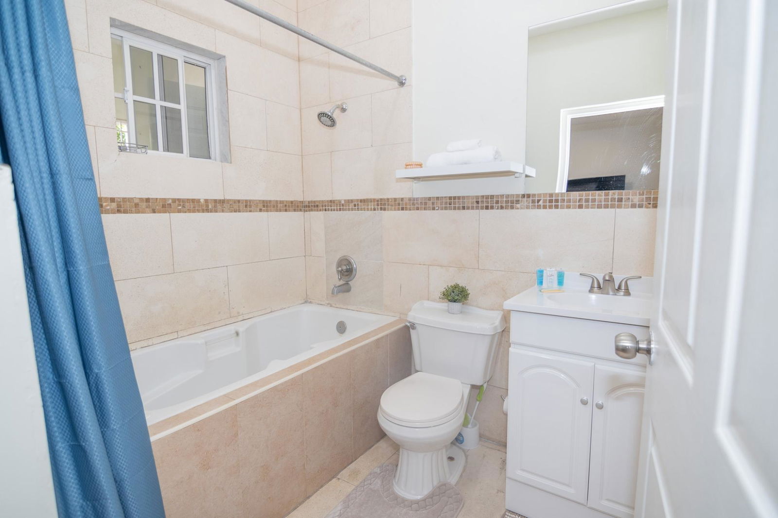 Furnished-2-Bedroom-Apartment-for-Sale-in-Kingston-6-Ottawa-Manor Third image of 14-9 9 Ottawa Avenue in Kingston 6, St. Andrew, Jamaica - property is For Sale