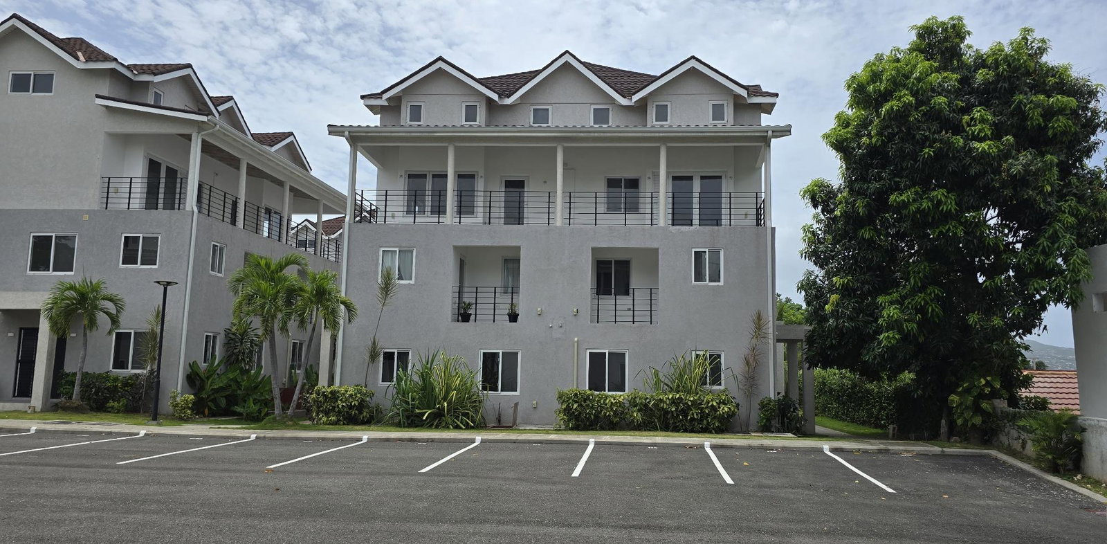 Luxury-2-Bed-Penthouse-Apartment-for-Rent-in-Kingston-8-Jamaica Second image of Apt F9-67 Shortwood Road in Kingston 8, St. Andrew, Jamaica - property is For Rent