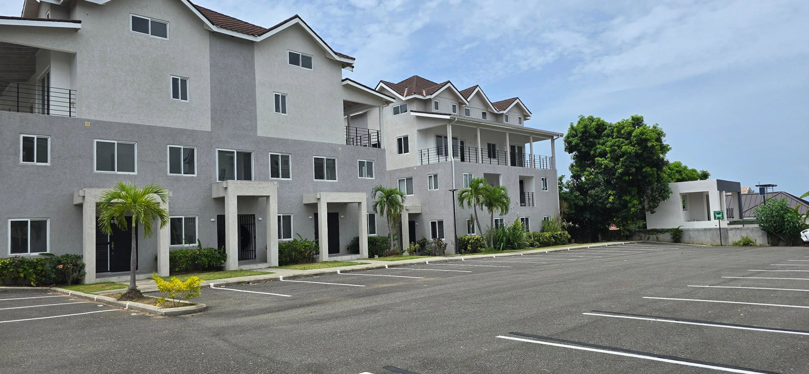 Luxury-2-Bed-Penthouse-Apartment-for-Rent-in-Kingston-8-Jamaica Third image of Apt F9-67 Shortwood Road in Kingston 8, St. Andrew, Jamaica - property is For Rent