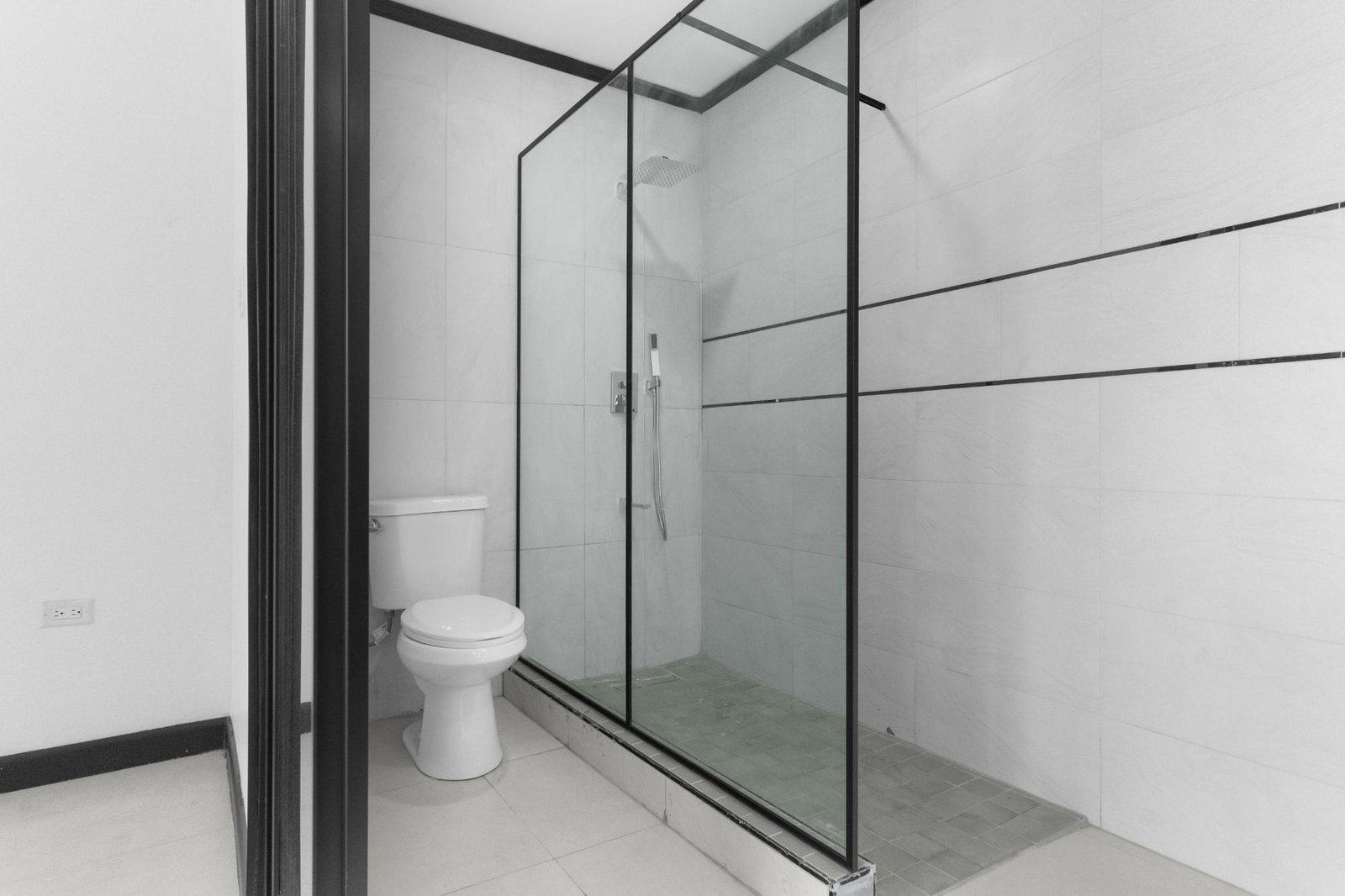 Tenth image of 201-28 Waterloo Avenue in Kingston 10, St. Andrew, Jamaica - property is For Sale