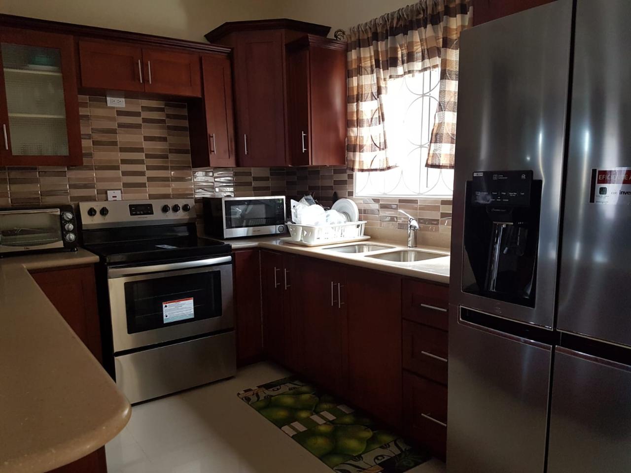 Luxury-2-Bedroom-Townhouse-for-Rent-in-Ocho-Rios-St.-Ann Seventh image of 3 Stanmore in Ocho Rios, St. Ann, Jamaica - property is For Rent