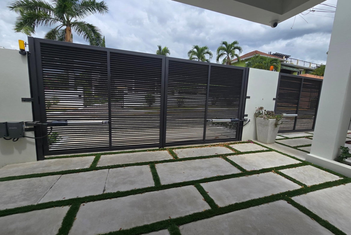 Third image of 2-5 Parkway Close in Kingston 8, St. Andrew, Jamaica - property is For Sale