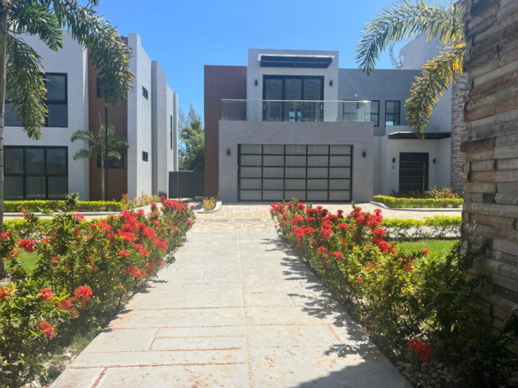 First image of 15-42 Queens Crescent Drive, be in Discovery Bay, St. Ann, Jamaica - property is For Rent