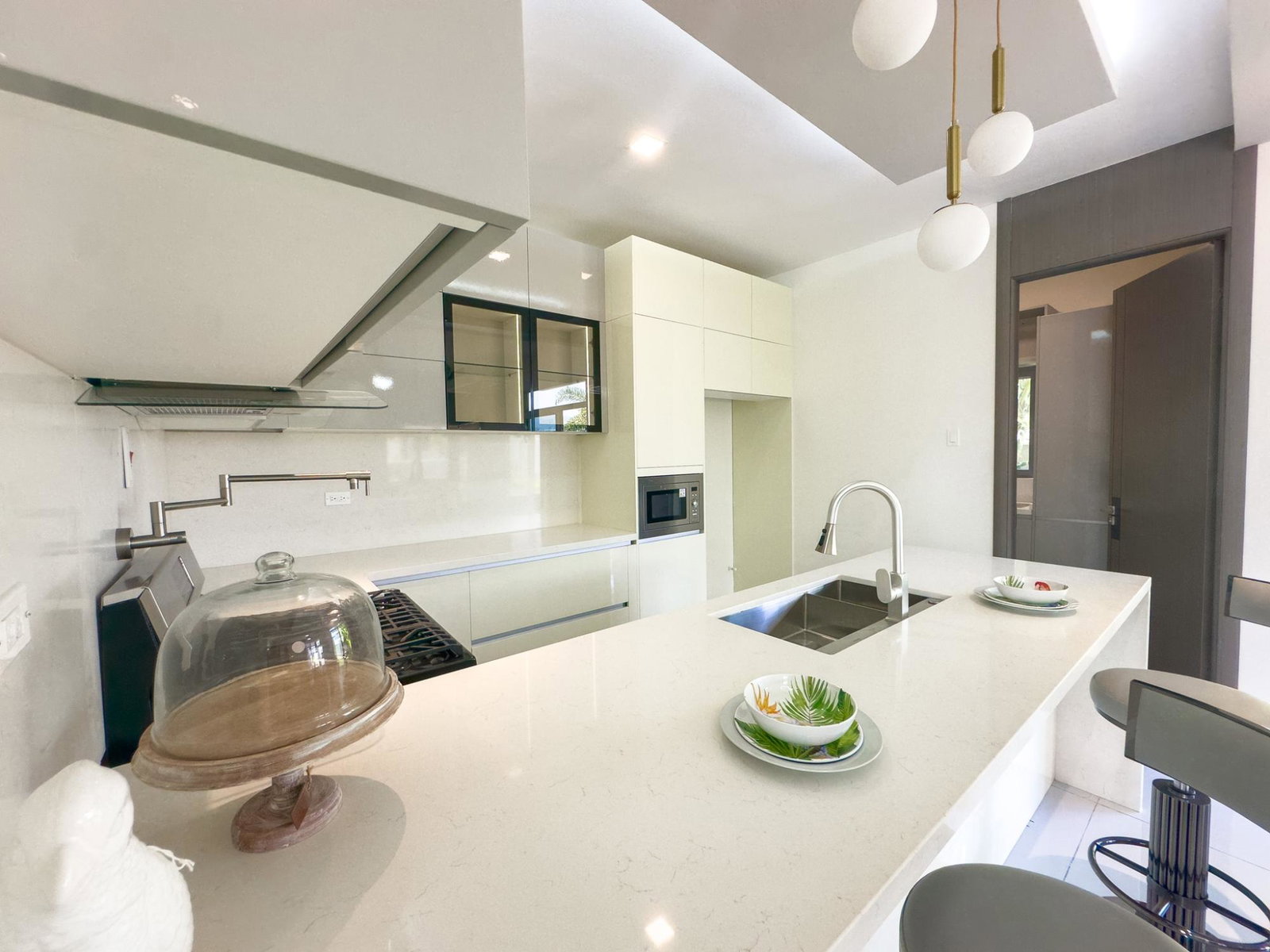 Luxury-Townhouse-for-Sale-at-Paradisiac-Beach-Club-St.-Ann-Jamaica Seventh image of 305 The Onyx Townhouse 305 in Richmond, St. Ann, Jamaica - property is For Sale