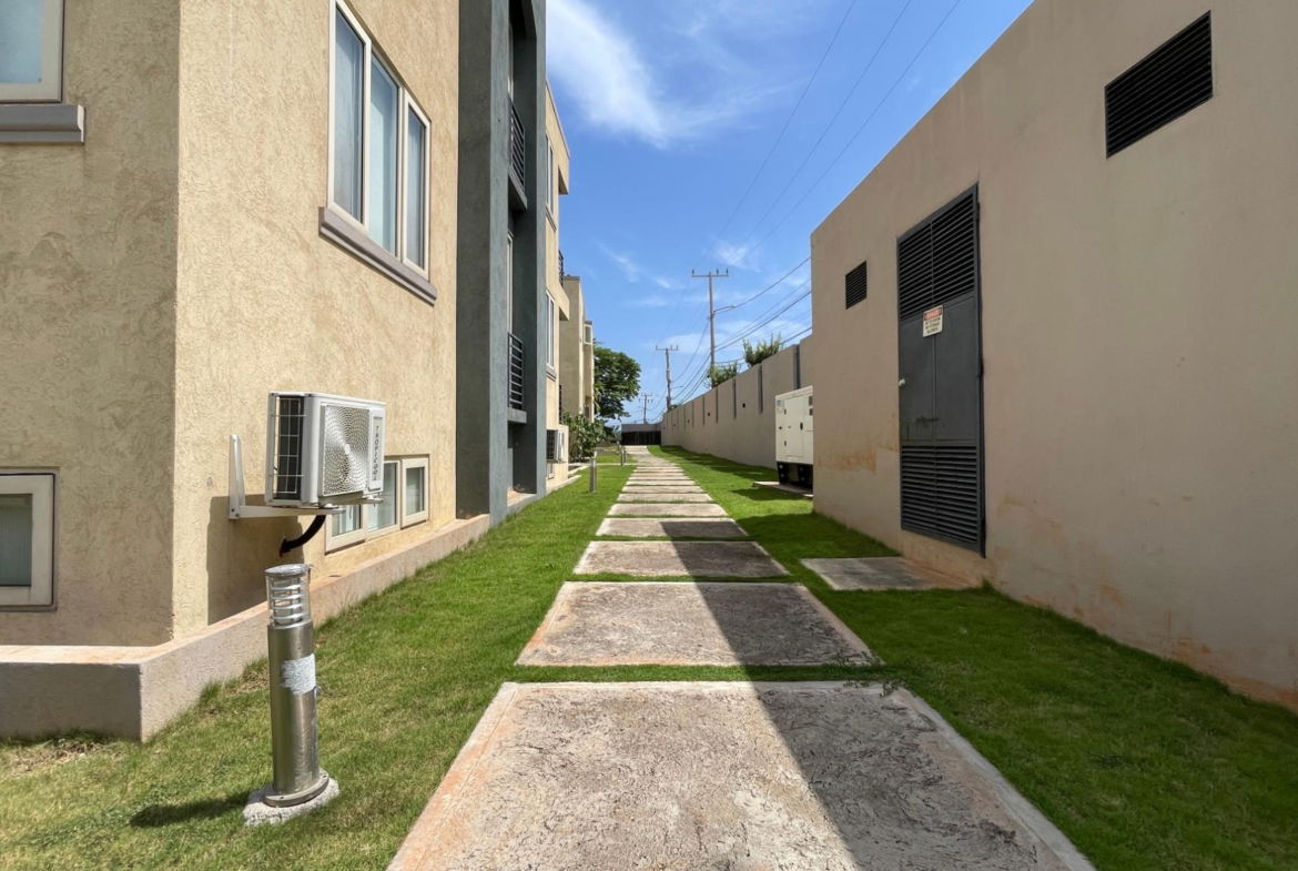 Seventh image of 201- 23 Mayfair Close in Kingston 19, St. Andrew, Jamaica - property is For Rent