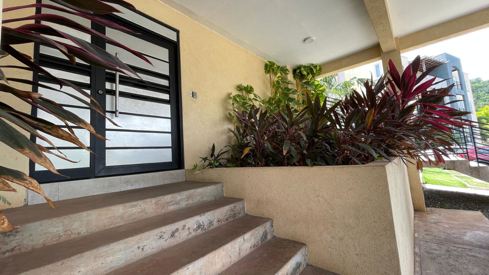 Thirteenth image of 201- 23 Mayfair Close in Kingston 19, St. Andrew, Jamaica - property is For Rent