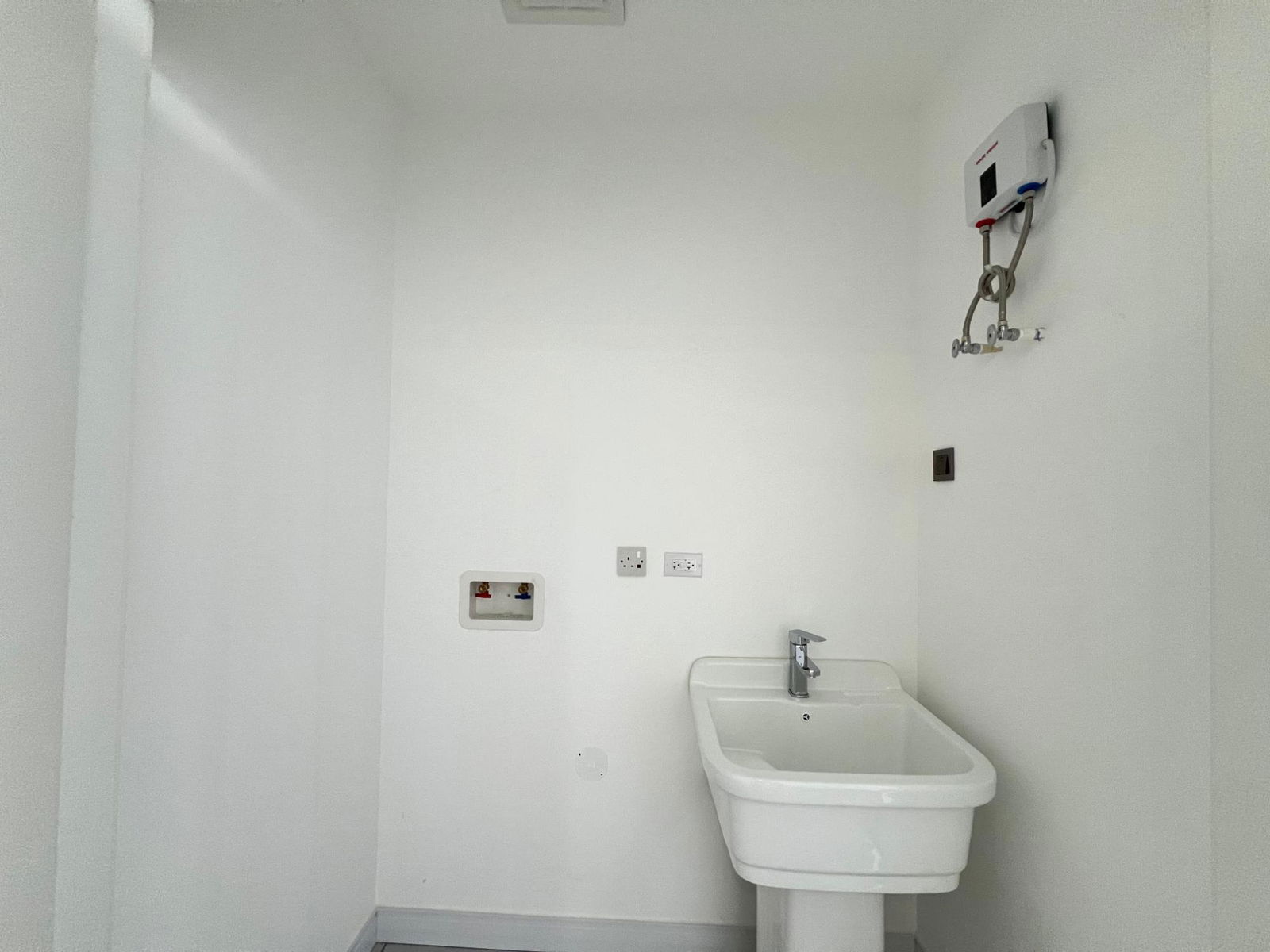 Seventh image of 306- 3 Kings Drive in Kingston 6, St. Andrew, Jamaica - property is For Rent