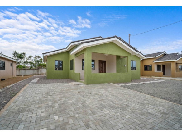 First image of 40 Oak Estate in Greater Portmore, St. Catherine, Jamaica - property is For Rent