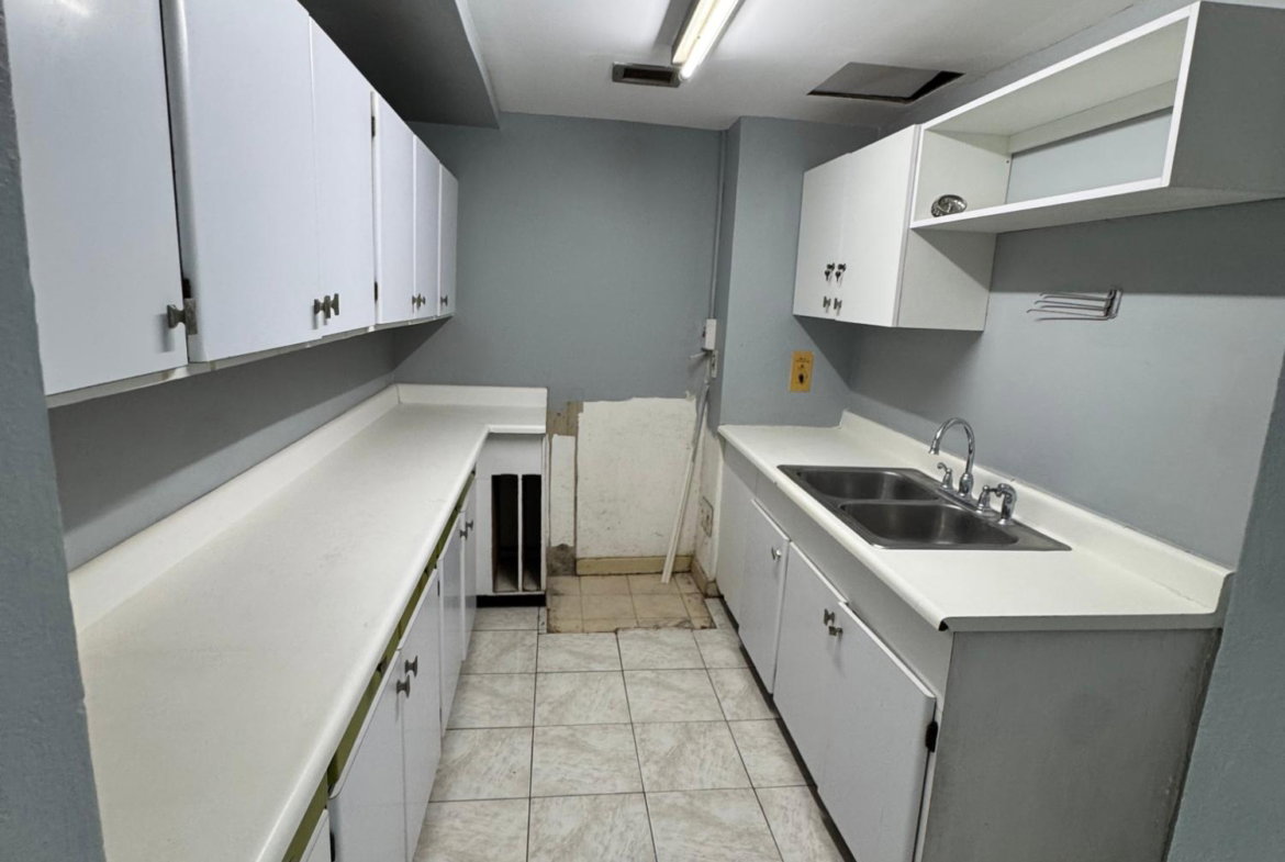 Second image of 11b-8 Ocean Towers, Ocean Boul in KINGSTON, Kingston, Jamaica - property is For Rent