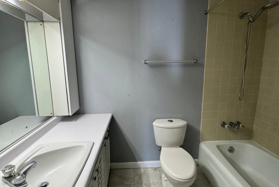 Tenth image of 11b-8 Ocean Towers, Ocean Boul in KINGSTON, Kingston, Jamaica - property is For Rent