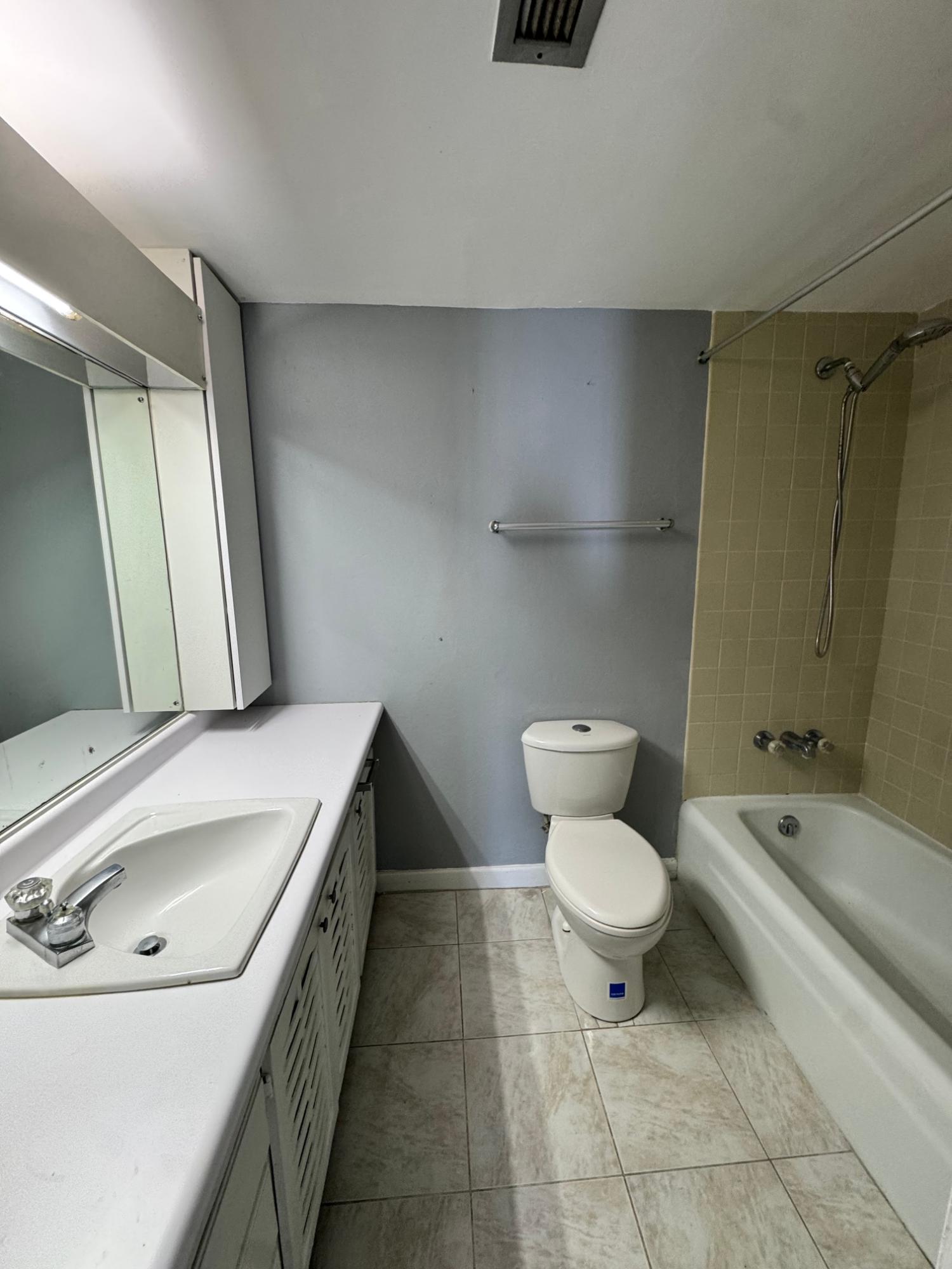 Tenth image of 11b-8 Ocean Towers, Ocean Boul in KINGSTON, Kingston, Jamaica - property is For Rent