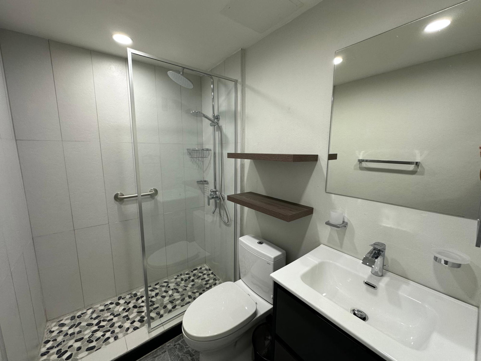 Tenth image of 1e-17 Kingsway Avenue in Kingston 10, St. Andrew, Jamaica - property is For Rent