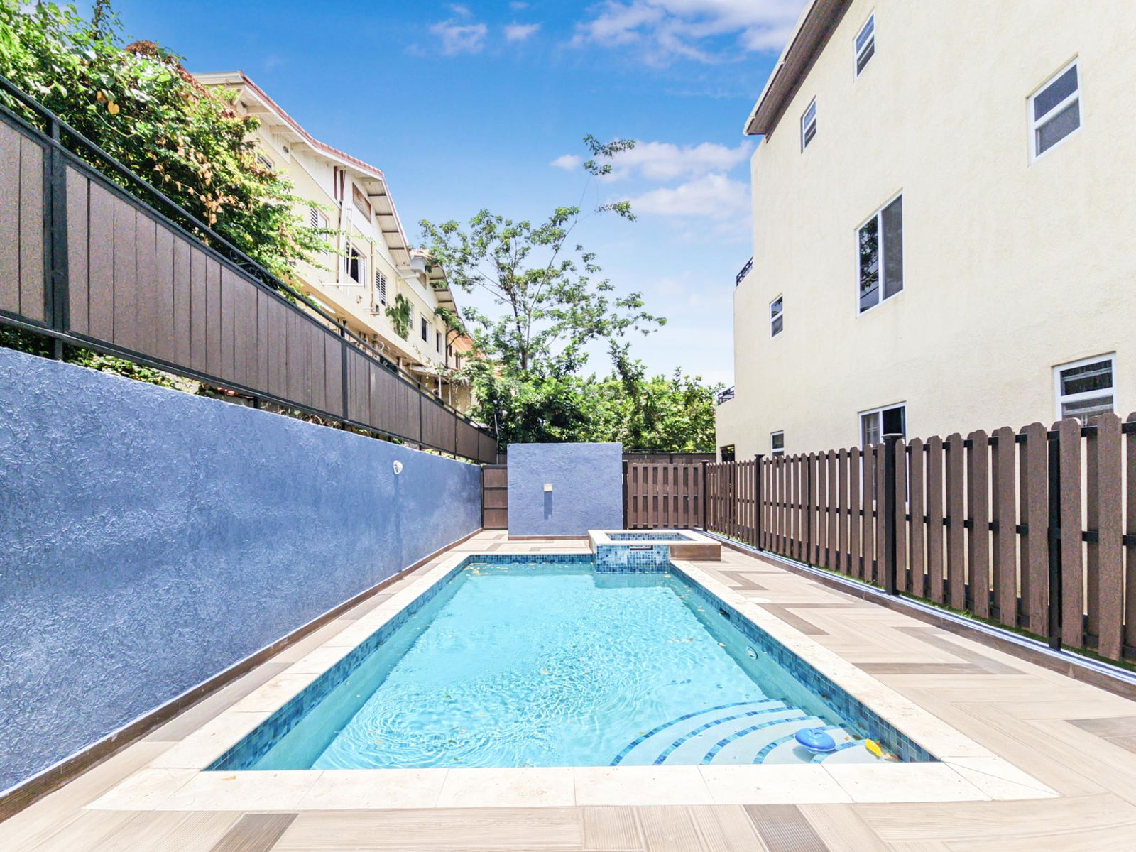 Sixteenth image of 4-4 Upper Musgrave Avenue in Kingston 5, St. Andrew, Jamaica - property is For Sale